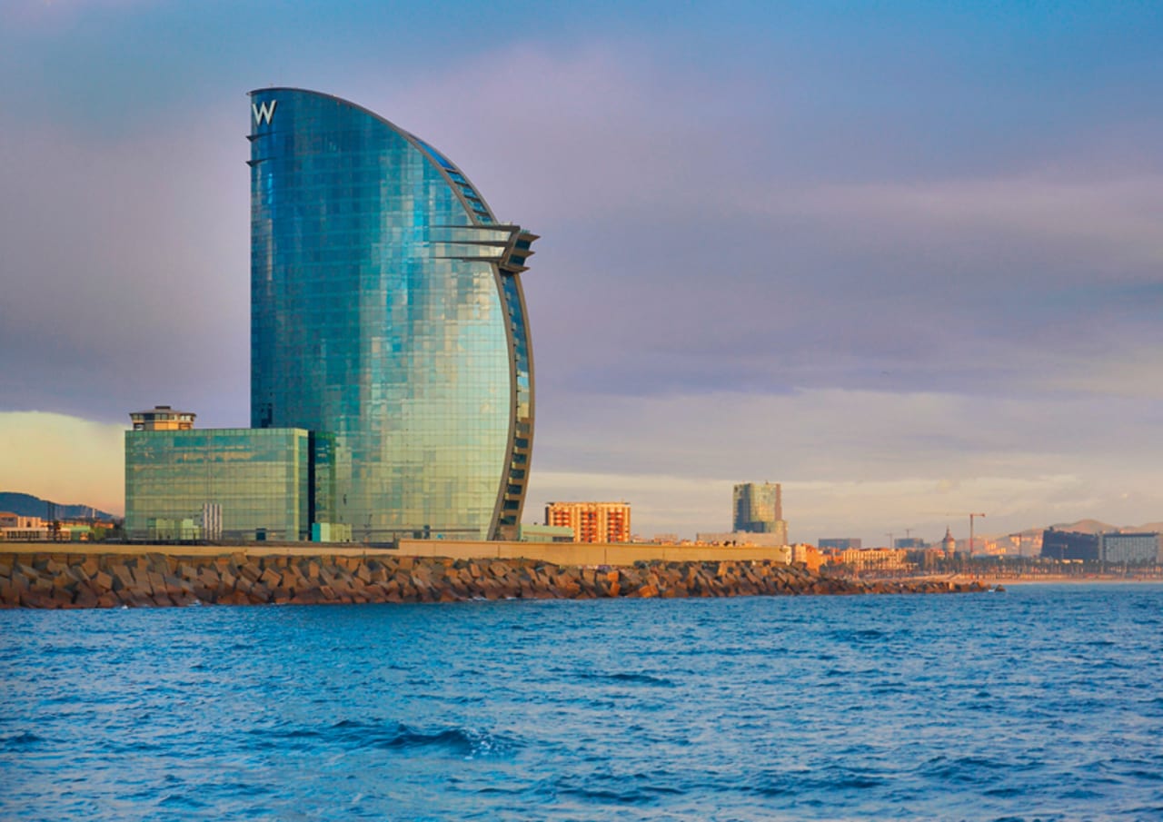 The building reaches 99 m. high highlighting the skyline of the Catalan coast. It offers an experience marked by the contemporary lifestyle with a complete range of services, such as the first Bliss® Spa of Spain (the most fashionable spa in New York), a restaurant on the second floor with unparalleled views of the coast of Barcelona and a stylish rooftop bar owned by Ignite Group, a nightlife guru based in London.The W-Barcelona offers its guests the best products of the Moai, Loft and Sprint faucets collections, along with the unique Vythos bath and the exclusive Broadway Compact spa. Its rooms also host basins from the Diverta collection.