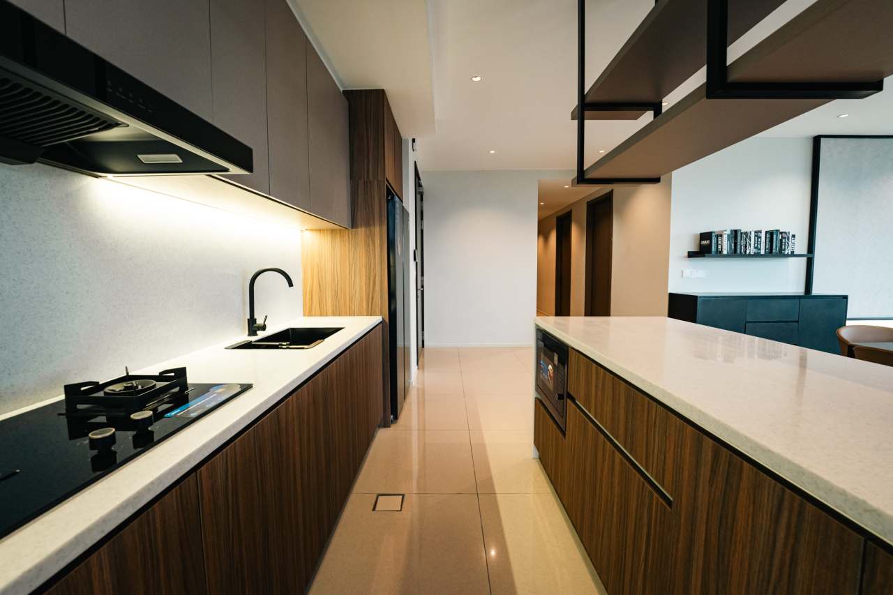 The Roca products featured in the bathrooms and kitchens of all residences perfectly complement the Tower’s affluent style. The elegant shape of the Roca WC collections including the Nexo, Meridian-N wall-hung WC and the Gap wall-hung WC, with soft-closing seat and cover, were the ideal solution in the bathroom spaces. To create a luxurious shower experience, Roca provided the round Rainsense overhead shower and the Stella hand-shower, with some residences featuring the voluminous Virginia bath. Sophisticated design elements including over countertop basins including the Inspira Fineceramic® and the Roca Bol basin further enhanced the interior design of every home.13