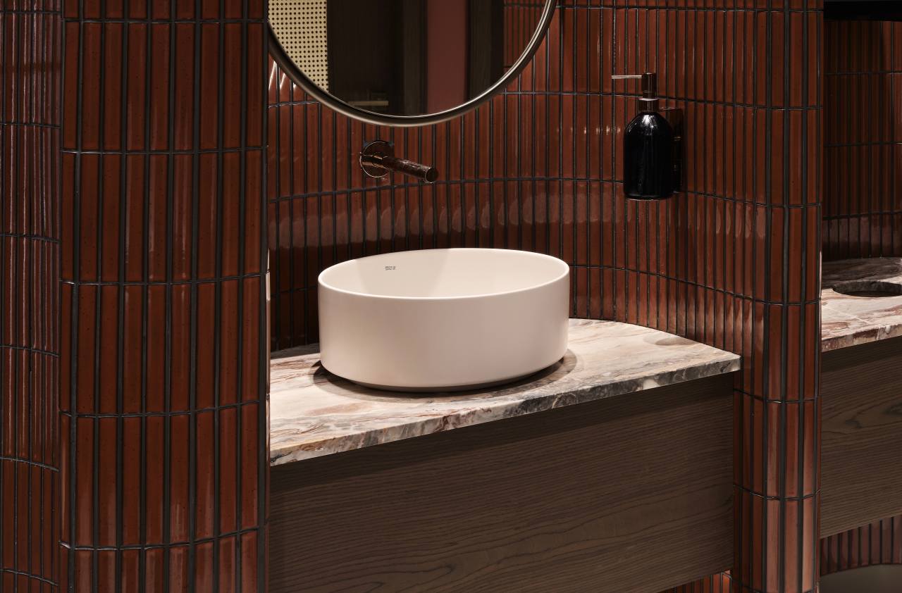 The bathrooms are the most private spaces in the restaurant and the design is about curves, cohesion and comfort. The Inspira round over countertop Fineceramic® basin provides an organic, circular counterpoint to the bathroom’s unique wave-like tiled walls. The choice L30-E electronic basin mixer adds further design elements with a nod to water efficiency and sustainability, an underlying theme in the ‘Tree of Life’ concept. Accessories including the Cubica robe hook and Victoria wall-mounted toilet brush, are minimal and discreet yet provide an important function in the space. The Dama wall-hung Rimless WC with soft closing seat and cover is combined with the In-Wall PL10 Dual (One) flush plate for a contemporary look that complement the warm, natural rhythms of the bathroom.10