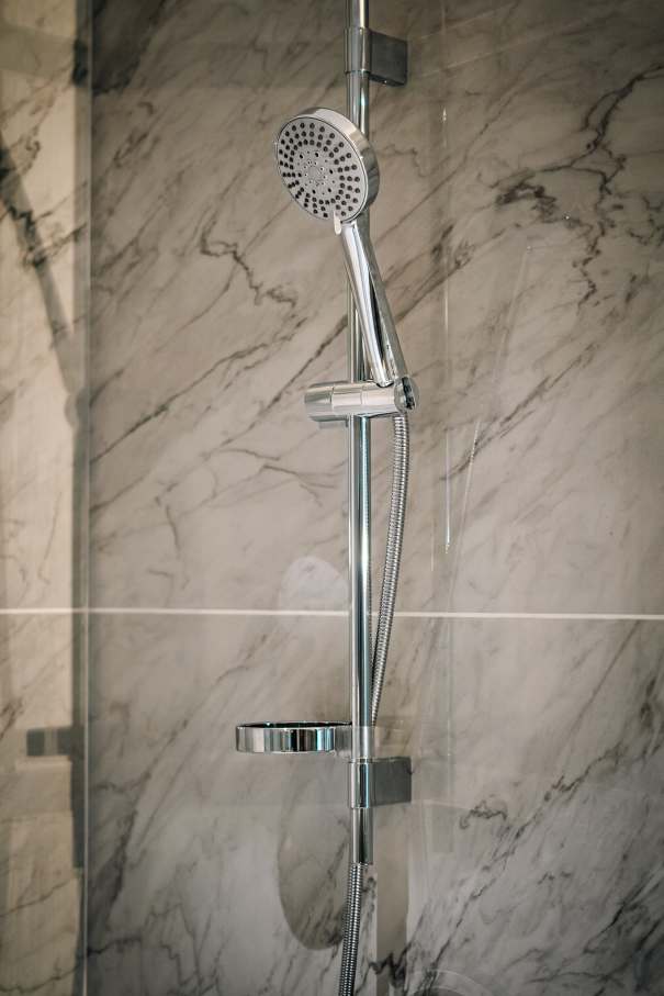 The Roca products featured in the bathrooms and kitchens of all residences perfectly complement the Tower’s affluent style. The elegant shape of the Roca WC collections including the Nexo, Meridian-N wall-hung WC and the Gap wall-hung WC, with soft-closing seat and cover, were the ideal solution in the bathroom spaces. To create a luxurious shower experience, Roca provided the round Rainsense overhead shower and the Stella hand-shower, with some residences featuring the voluminous Virginia bath. Sophisticated design elements including over countertop basins including the Inspira Fineceramic® and the Roca Bol basin further enhanced the interior design of every home.23