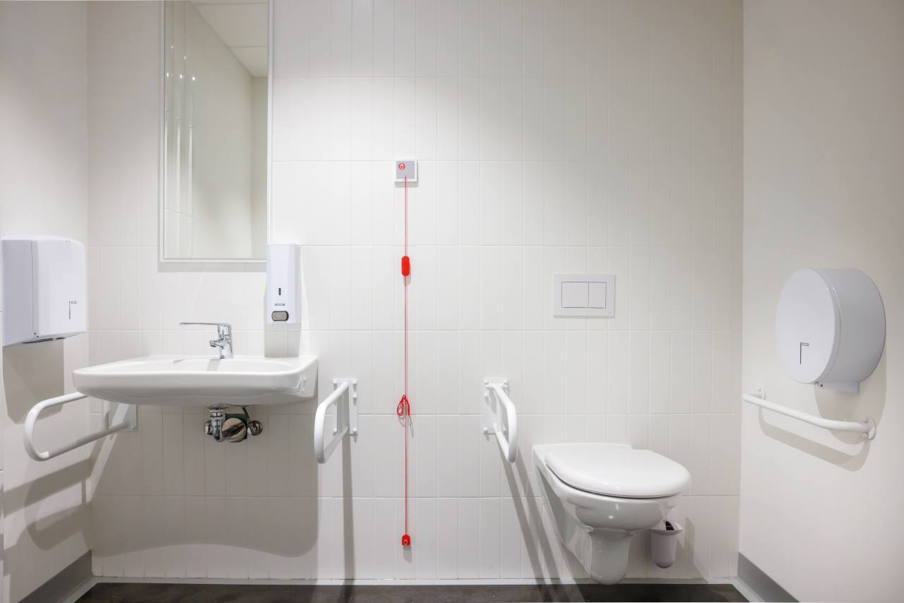 The interior design of TriQube's bathrooms embraces a serene, minimalist aesthetic, with rounded shapes and a soothing colour palette creating a calming atmosphere. Chic urinals add a touch of distinction, offering both urban flair and unique appeal, while Access grab bars and Meridian toilets ensure accessibility and comfort. Roca products were carefully selected to enhance both the functionality and innovative spirit of the space, contributing to its high standards of quality and design.10