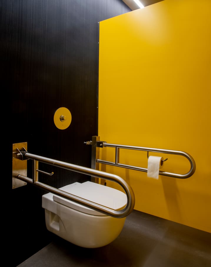 Roca’s partnership with DHub is an example of a harmonious blend of form and function. Its bathroom products, including the stylish and efficient Foro basins, Loft E faucets and Meridian basins, are seamlessly integrated into the Hub’s modern spaces, designed by MBM Arquitectes. This collaboration emphasises sustainability, accessibility and design integrity, demonstrating how innovative design can improve everyday life while contributing to a sustainable and inclusive environment.
