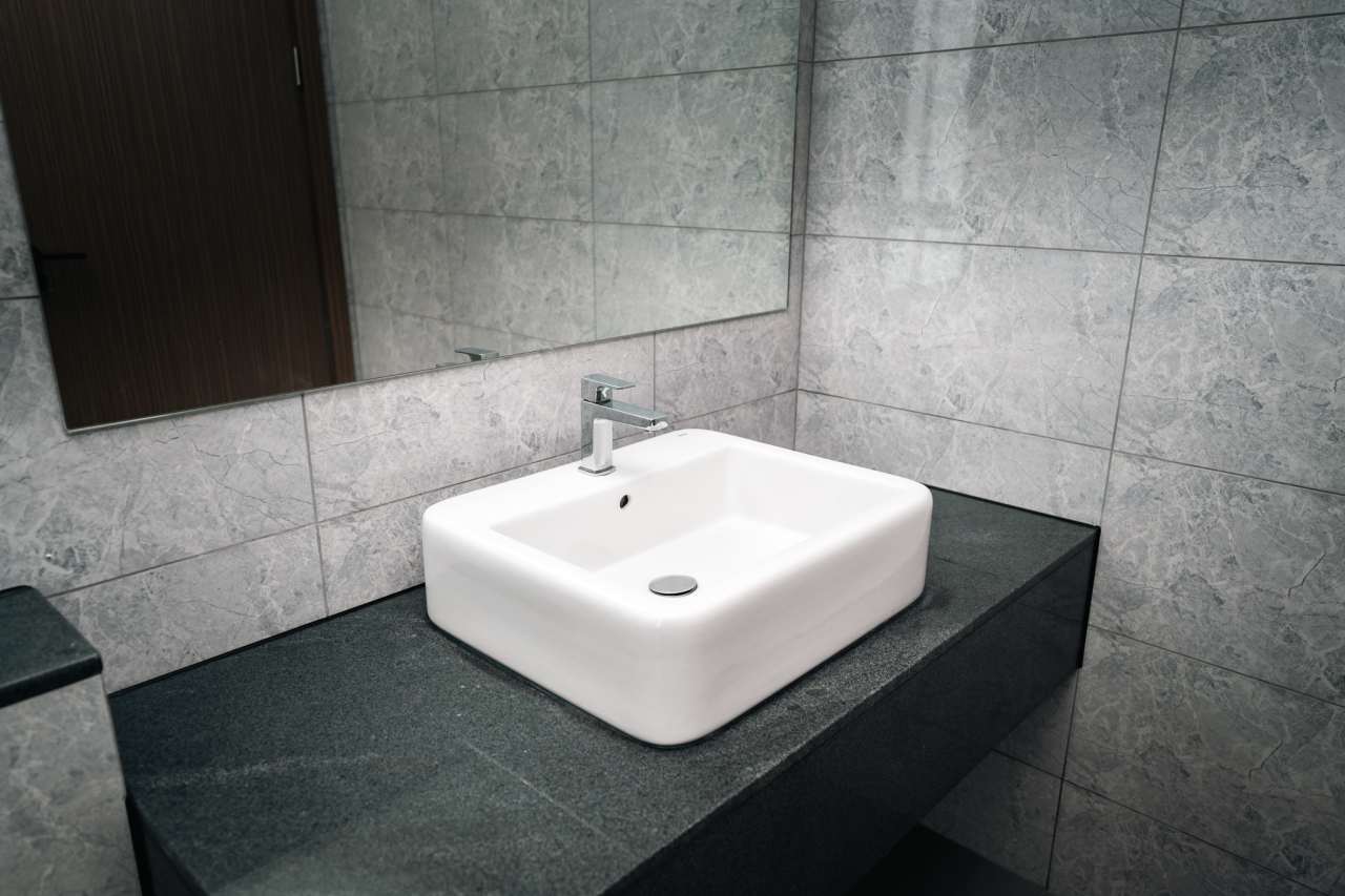 The Roca products featured in the bathrooms and kitchens of all residences perfectly complement the Tower’s affluent style. The elegant shape of the Roca WC collections including the Nexo, Meridian-N wall-hung WC and the Gap wall-hung WC, with soft-closing seat and cover, were the ideal solution in the bathroom spaces. To create a luxurious shower experience, Roca provided the round Rainsense overhead shower and the Stella hand-shower, with some residences featuring the voluminous Virginia bath. Sophisticated design elements including over countertop basins including the Inspira Fineceramic® and the Roca Bol basin further enhanced the interior design of every home.9