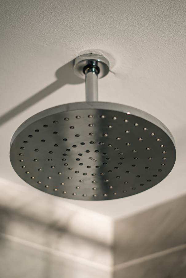 The Roca products featured in the bathrooms and kitchens of all residences perfectly complement the Tower’s affluent style. The elegant shape of the Roca WC collections including the Nexo, Meridian-N wall-hung WC and the Gap wall-hung WC, with soft-closing seat and cover, were the ideal solution in the bathroom spaces. To create a luxurious shower experience, Roca provided the round Rainsense overhead shower and the Stella hand-shower, with some residences featuring the voluminous Virginia bath. Sophisticated design elements including over countertop basins including the Inspira Fineceramic® and the Roca Bol basin further enhanced the interior design of every home.7