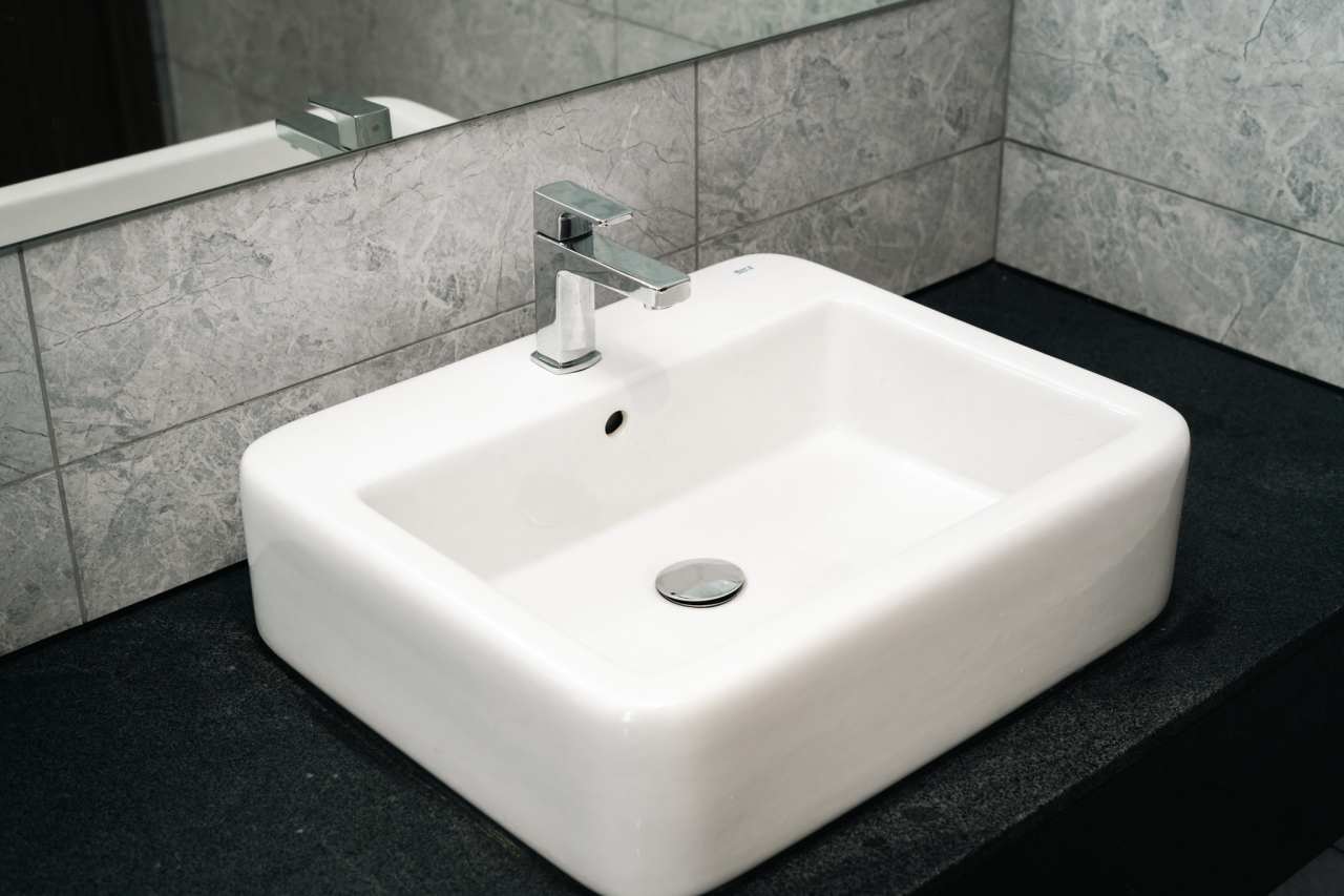 The Roca products featured in the bathrooms and kitchens of all residences perfectly complement the Tower’s affluent style. The elegant shape of the Roca WC collections including the Nexo, Meridian-N wall-hung WC and the Gap wall-hung WC, with soft-closing seat and cover, were the ideal solution in the bathroom spaces. To create a luxurious shower experience, Roca provided the round Rainsense overhead shower and the Stella hand-shower, with some residences featuring the voluminous Virginia bath. Sophisticated design elements including over countertop basins including the Inspira Fineceramic® and the Roca Bol basin further enhanced the interior design of every home.6