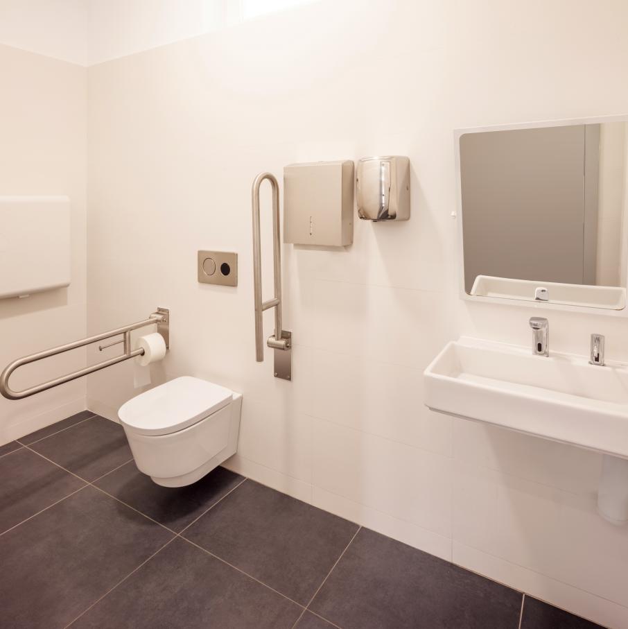 To update the bathrooms for contemporary demands while adhering to the integrity of the building, the products selected need to convey the modern ideals of its architecture and be accessible and inclusive. The linear and structural design of the wall-hung basins and the soft curves and stacked volumes of the Roca Rimless® wall-hung WC evoke timeless simplicity and the modernist ideals of Sert’s building. To accommodate all users, the Access collection was another essential product added into the bathrooms, including the Access WC seat and cover, comfort tilting mirror, grab bars and folding shower seat. The inclusion of public wall-mounted towel dispensers and waste bins enhanced the functionality of the space.19