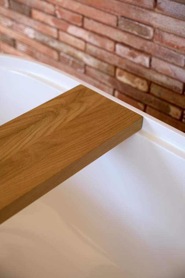 The layout of Casa IV transforms the bathroom into a fluid part of the living space, enhancing the overall living experience. The integration of the Tura bath, WC, and over-countertop basin creates a sense of calm and sophistication, while the Nu Stripes faucet introduces a dynamic element. The bath transcends the functional, becoming a focal point in the bedroom and a symbol of the essence of Mediterranean living. This home is an example of how Roca's products enrich the living experience, creating a seamless blend of functionality and design, in keeping with the project's philosophy of understated elegance and thoughtful detail.25