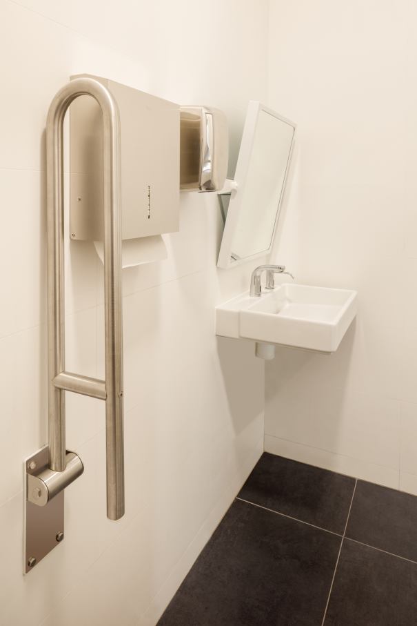 To update the bathrooms for contemporary demands while adhering to the integrity of the building, the products selected need to convey the modern ideals of its architecture and be accessible and inclusive. The linear and structural design of the wall-hung basins and the soft curves and stacked volumes of the Roca Rimless® wall-hung WC evoke timeless simplicity and the modernist ideals of Sert’s building. To accommodate all users, the Access collection was another essential product added into the bathrooms, including the Access WC seat and cover, comfort tilting mirror, grab bars and folding shower seat. The inclusion of public wall-mounted towel dispensers and waste bins enhanced the functionality of the space.2