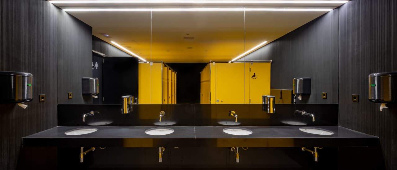 Roca’s partnership with DHub is an example of a harmonious blend of form and function. Its bathroom products, including the stylish and efficient Foro basins, Loft E faucets and Meridian basins, are seamlessly integrated into the Hub’s modern spaces, designed by MBM Arquitectes. This collaboration emphasises sustainability, accessibility and design integrity, demonstrating how innovative design can improve everyday life while contributing to a sustainable and inclusive environment.9