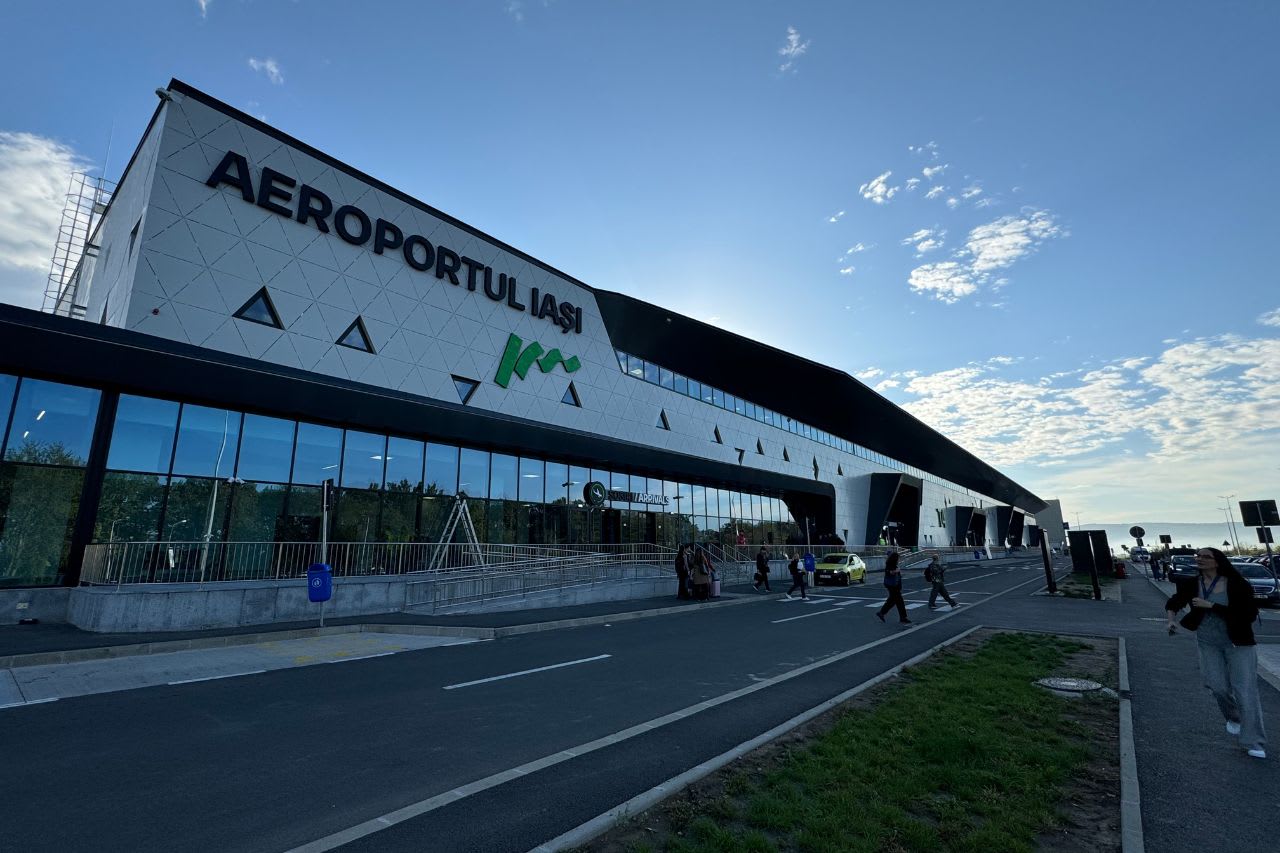 The airport’s bathrooms feature a range of Roca products that are designed for heavy usage, comfort and accessibility. The Proton Electronic rimless urinals, the In-Wall PL3 Dual flush plate and Nexo wall-hung WC, feature a welcoming, user-friendly designs focused on comfort and hygiene. L20 and L20E electronic faucets are ideal in high-traffic spaces; For the mobility challenged, Access collection grab bars, WC and wall-hung basin ensure safety and peace of mind, while the Victoria Pro faucet adds a further touch of elegance to the space.5