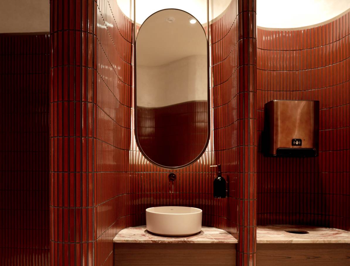 The bathrooms are the most private spaces in the restaurant and the design is about curves, cohesion and comfort. The Inspira round over countertop Fineceramic® basin provides an organic, circular counterpoint to the bathroom’s unique wave-like tiled walls. The choice L30-E electronic basin mixer adds further design elements with a nod to water efficiency and sustainability, an underlying theme in the ‘Tree of Life’ concept. Accessories including the Cubica robe hook and Victoria wall-mounted toilet brush, are minimal and discreet yet provide an important function in the space. The Dama wall-hung Rimless WC with soft closing seat and cover is combined with the In-Wall PL10 Dual (One) flush plate for a contemporary look that complement the warm, natural rhythms of the bathroom.11