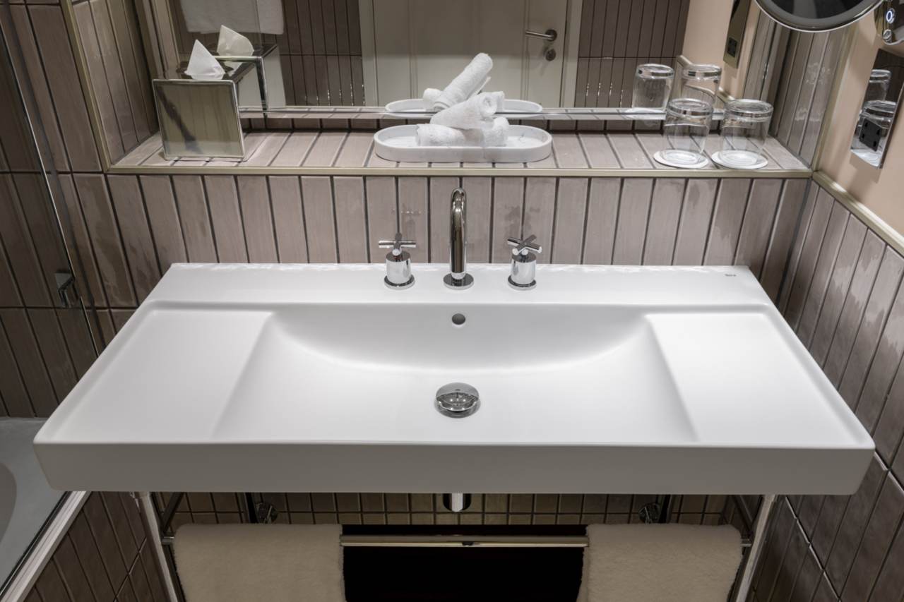 The Ona wall-hung Roca Rimless® toilet and Fineceramic® basin were chosen for their functional design and innovative technology. The toilet enhances hygiene and space efficiency, while the Fineceramic® basin offers durability and sophisticated design. The Pyros Stonex® shower tray with its ultra-thin profile and discreet linear drain contributes to the neat aesthetic. This partnership exemplifies how thoughtful design and cutting-edge technology can enhance historic spaces, creating a timeless synergy between Victorian elegance and contemporary comfort.6