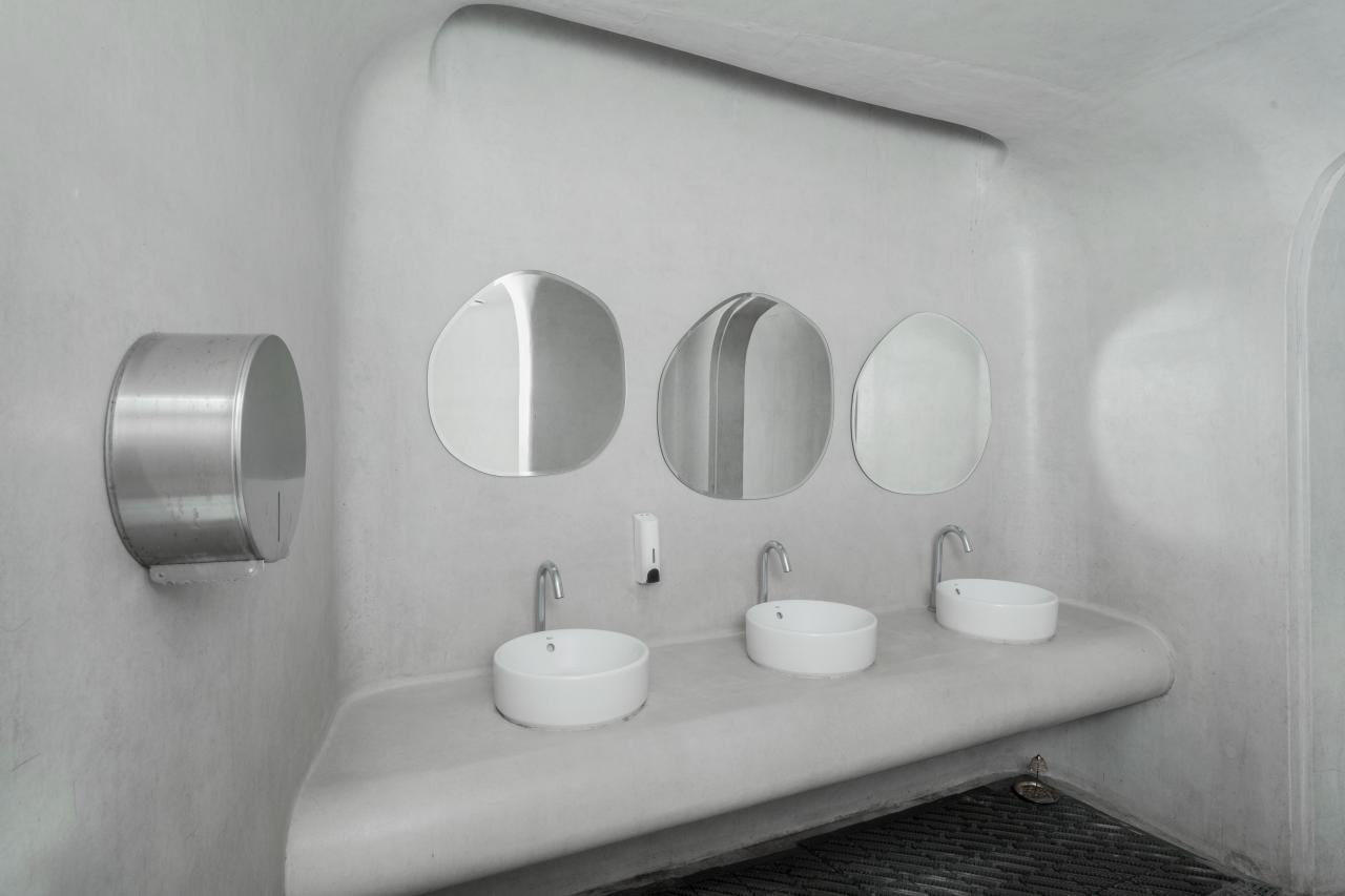 Designed by Ma Yansong's MAD Architects, The Cloudscape is a smooth, fair-faced concrete structure with portholes and wraparound windows resembling a marine creature or ancient cave. The collaboration between MAD Architects and Roca blends visionary design with innovative craftsmanship, ensuring functional and attractive service facilities. Half of the library's space is dedicated to public amenities, including selected Roca’s sleek Round basin from The Gap collection, touchless Loft faucets, and energy-efficient Euret urinals. These products complement the library's design and provide an eco-friendly, immersive experience for all visitors.