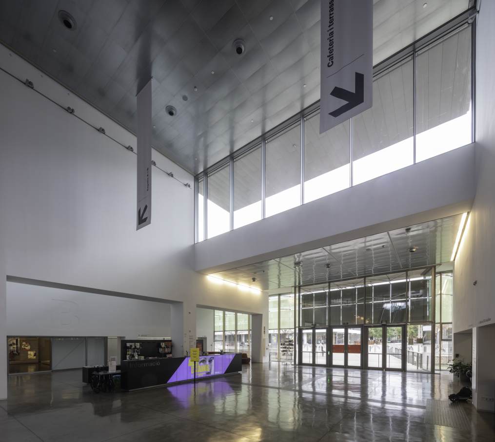Roca’s partnership with DHub is an example of a harmonious blend of form and function. Its bathroom products, including the stylish and efficient Foro basins, Loft E faucets and Meridian basins, are seamlessly integrated into the Hub’s modern spaces, designed by MBM Arquitectes. This collaboration emphasises sustainability, accessibility and design integrity, demonstrating how innovative design can improve everyday life while contributing to a sustainable and inclusive environment.5