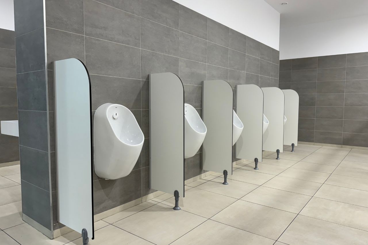 The airport’s bathrooms feature a range of Roca products that are designed for heavy usage, comfort and accessibility. The Proton Electronic rimless urinals, the In-Wall PL3 Dual flush plate and Nexo wall-hung WC, feature a welcoming, user-friendly designs focused on comfort and hygiene. L20 and L20E electronic faucets are ideal in high-traffic spaces; For the mobility challenged, Access collection grab bars, WC and wall-hung basin ensure safety and peace of mind, while the Victoria Pro faucet adds a further touch of elegance to the space.0