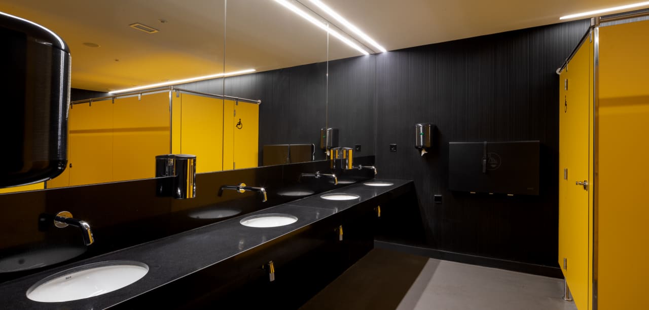 Roca’s partnership with DHub is an example of a harmonious blend of form and function. Its bathroom products, including the stylish and efficient Foro basins, Loft E faucets and Meridian basins, are seamlessly integrated into the Hub’s modern spaces, designed by MBM Arquitectes. This collaboration emphasises sustainability, accessibility and design integrity, demonstrating how innovative design can improve everyday life while contributing to a sustainable and inclusive environment.4