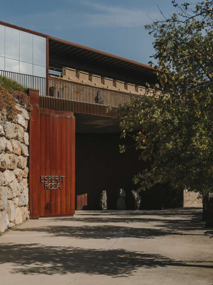 Carulla’s design for the property’s restaurant, Esperit Roca, embraces soft, muted earth-tones with concrete walls, stone accents and warm lighting to create a space that evokes an understated sophistication and a welcoming atmosphere. In the bathrooms, they selected the Tura Roca Rimless® wall-hung WC, designed by Carulla, for a cohesive aesthetic. Like the restaurant itself, the sculptural design of the WC is inspired by the Mediterranean landscape of the region. They also selected the Loft electronic mixer, which integrates naturally into a rough-hewn stone basin. The almost industrial form of the faucet complements the rawness of the stone and darkened space, while the electronic technology provides water efficiency and simplicity.7