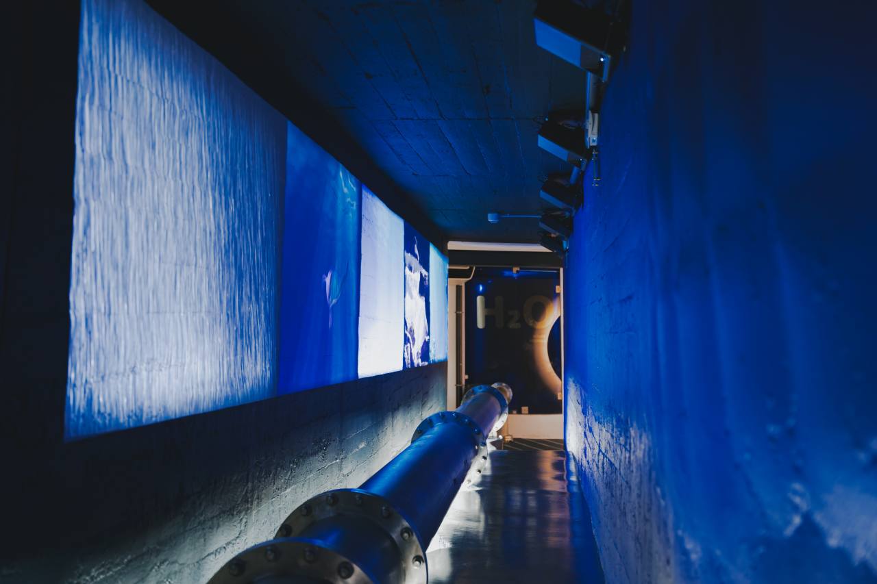 Key to this initiative is the award-winning W+W, an ingenious combination of washbasin and toilet that reduces water consumption by up to 25%. Incorporated into the design is the Single Pro faucet, which features an advanced cartridge that minimises water consumption and reduces CO2 emissions, exemplifying Roca's integration of technology and environmental responsibility. Roca's Proton urinals add to the efficiency with their minimalist design and a touchless flushing system that uses just 0.5 litres per flush. Combined with The Gap wall-hung toilets and PL1 dual flush plates, Roca delivers a seamless blend of functionality and style for public spaces. The Gap Round over countertop basins further enhance the overall aesthetic of the museum’s toilets. Extending its sustainability beyond the toilets, the museum also engages visitors with interactive exhibits that promote environmental awareness and encourage water-saving habits.8