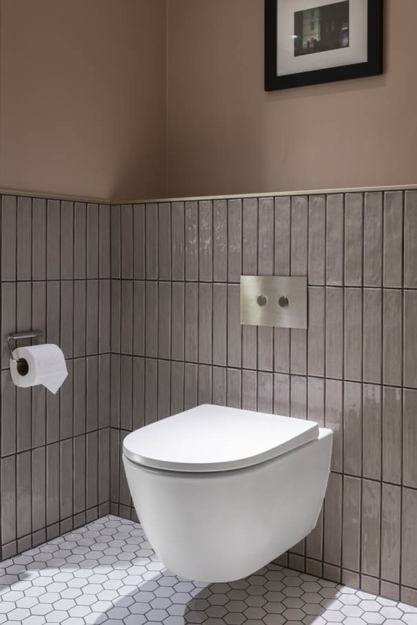The Ona wall-hung Roca Rimless® toilet and Fineceramic® basin were chosen for their functional design and innovative technology. The toilet enhances hygiene and space efficiency, while the Fineceramic® basin offers durability and sophisticated design. The Pyros Stonex® shower tray with its ultra-thin profile and discreet linear drain contributes to the neat aesthetic. This partnership exemplifies how thoughtful design and cutting-edge technology can enhance historic spaces, creating a timeless synergy between Victorian elegance and contemporary comfort.7