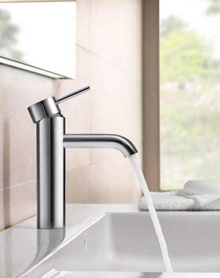 Lanta faucet for basin with flow limiter