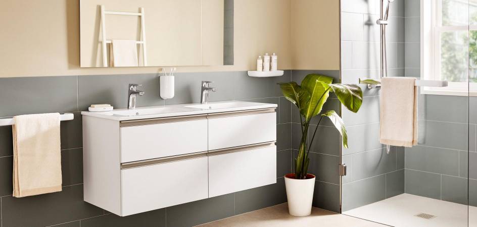 THE GAP: A MODERN BATHROOM VANITY FOR VERSATILE PEOPLE 